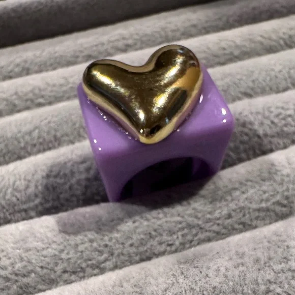Purple Resin Heart Ring w/ Gold Tone Heart – Size 6 Statement Ring - Picture 5 of 16